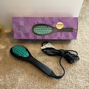 Black and Green Hair Straightening Brush